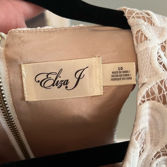 Eliza J Shift Dress - Picture 3 of 3